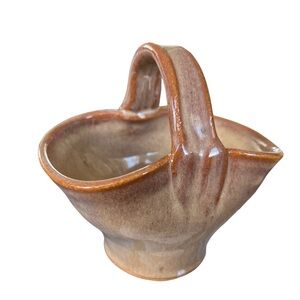 VINTAGE POT LUCK ART POTTERY TAN BASKET SIGNED WAYNE MOORE 1982 SEAGROVE NC MINT
